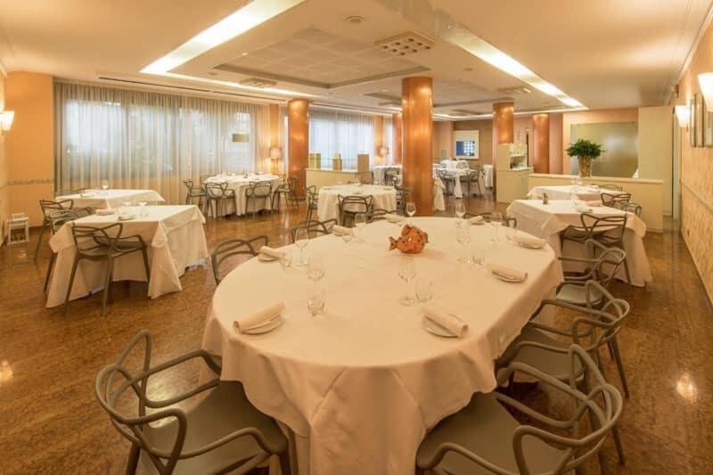 Ristorante Hotel Lucia - 100 Mt Dal Mare Джулианова Екстериор снимка
